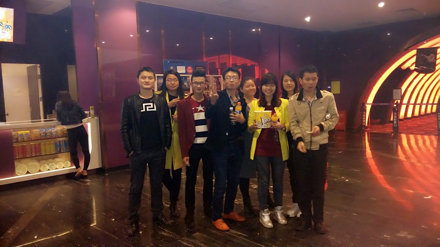 公司为组织3月份过生日员工免费看电影